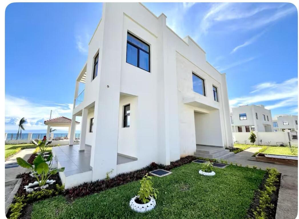 Uptown Ocean Front * Fumba