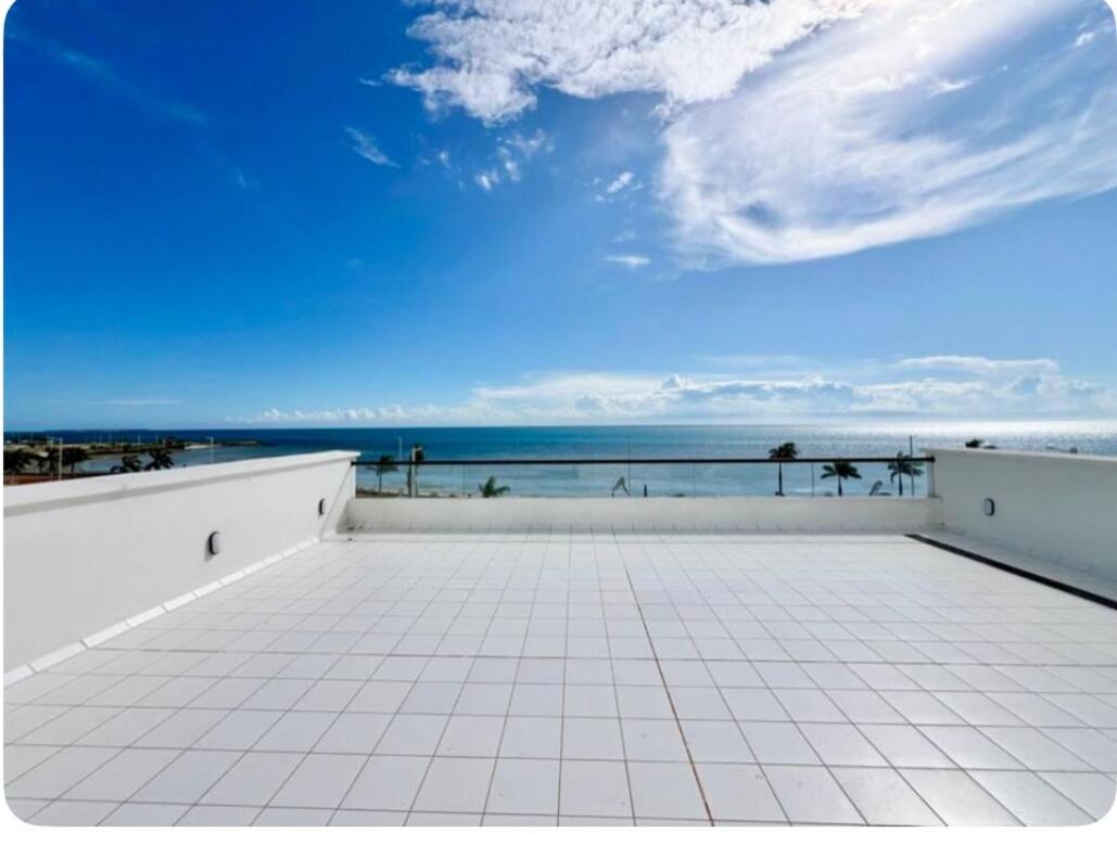 Villa Uptown Ocean Front *