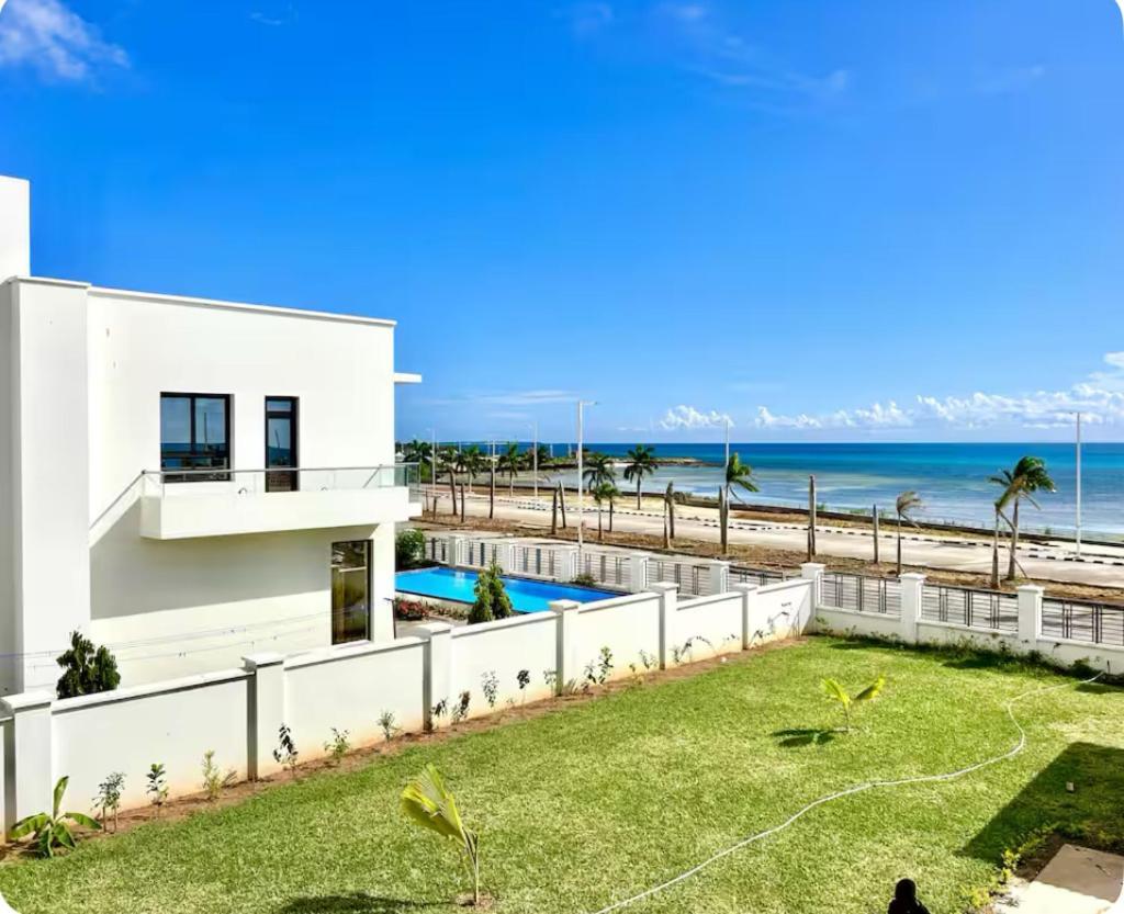 Uptown Ocean Front *