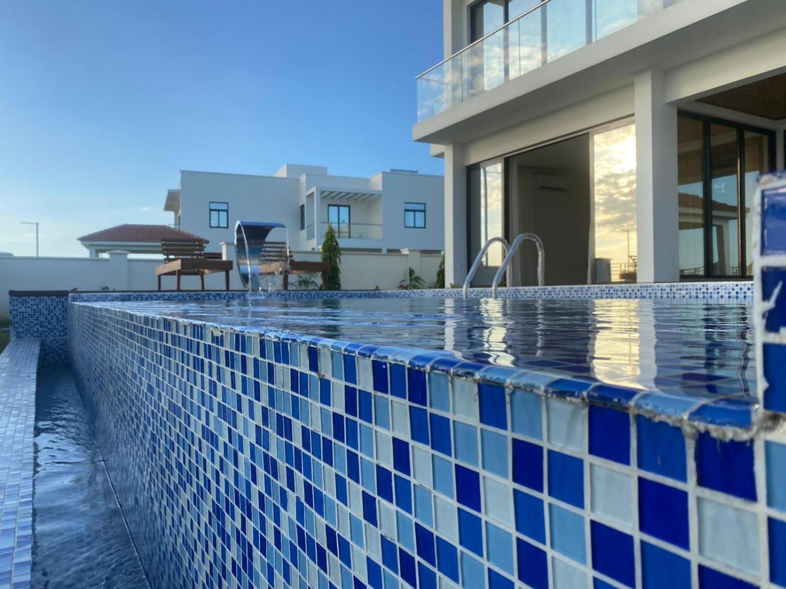 Uptown Ocean Front * Fumba